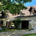 Domaine Valenquercy Bed and Breakfast 3*